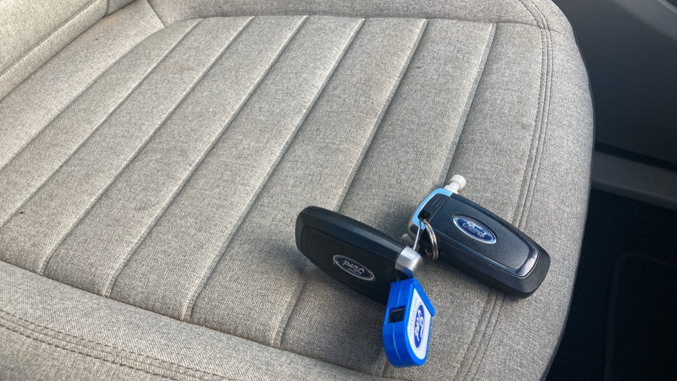 Ford Tourneo Connect 1.5 EcoBlue 120 Titanium 5dr Diesel Estate - Image 8