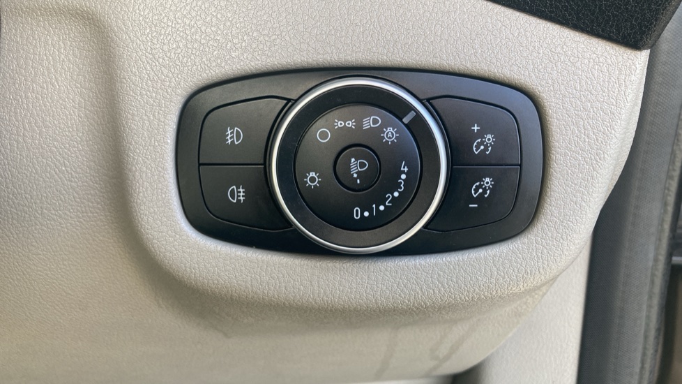 Ford Tourneo Connect 1.5 EcoBlue 120 Titanium 5dr Diesel Estate - Image 24