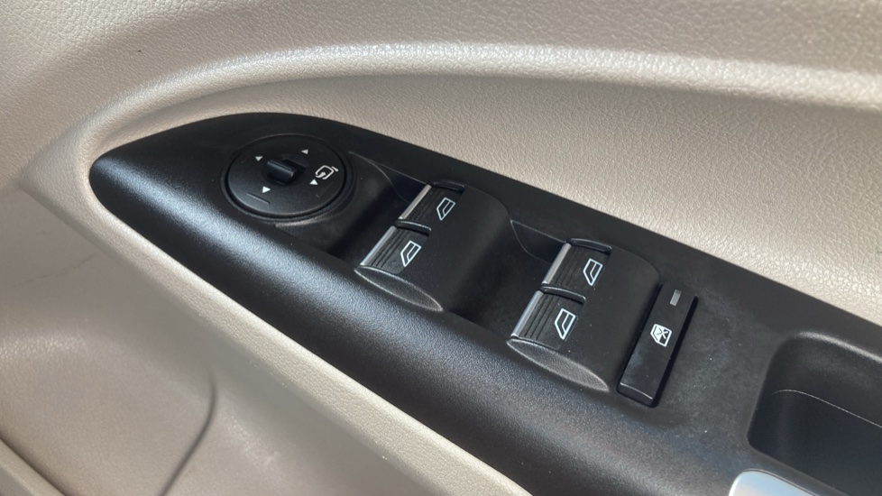 Ford Tourneo Connect 1.5 EcoBlue 120 Titanium 5dr Diesel Estate - Image 25