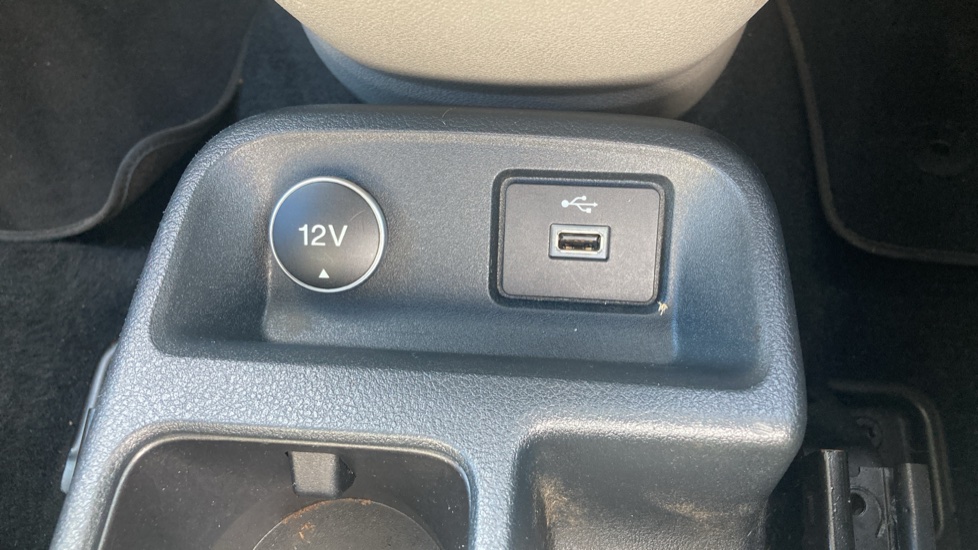 Ford Tourneo Connect 1.5 EcoBlue 120 Titanium 5dr Diesel Estate - Image 27