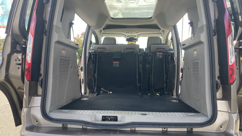 Ford Tourneo Connect 1.5 EcoBlue 120 Titanium 5dr Diesel Estate - Image 34