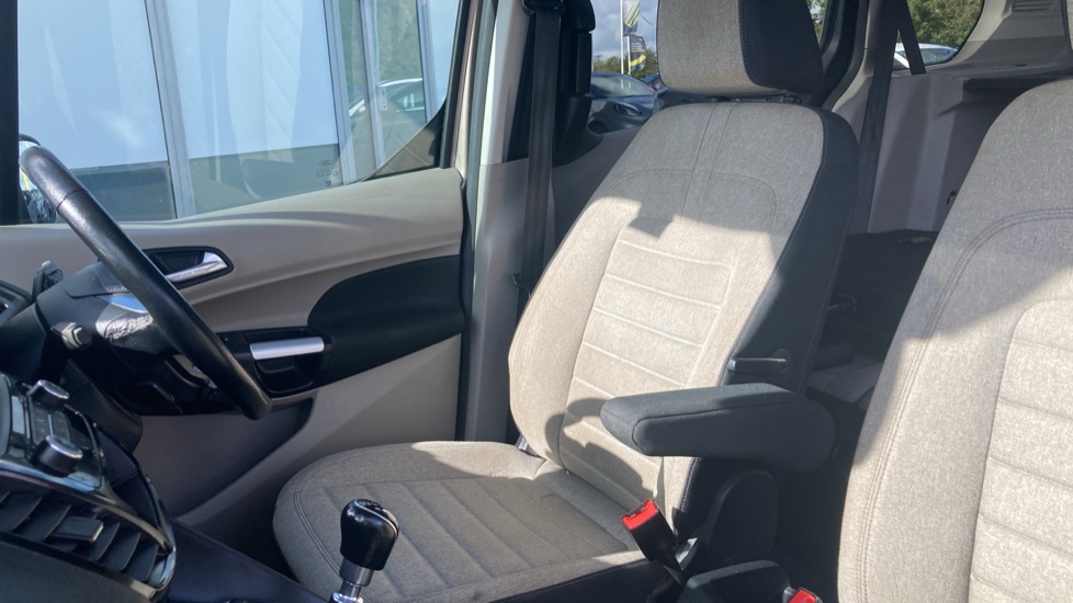 Ford Tourneo Connect 1.5 EcoBlue 120 Titanium 5dr Diesel Estate - Image 37
