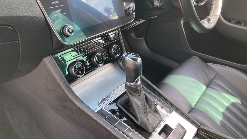 Skoda Superb 1.5 TSI SE Technology 5dr DSG Petrol Estate - Image 18