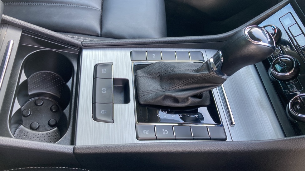 Skoda Superb 1.5 TSI SE Technology 5dr DSG Petrol Estate - Image 38