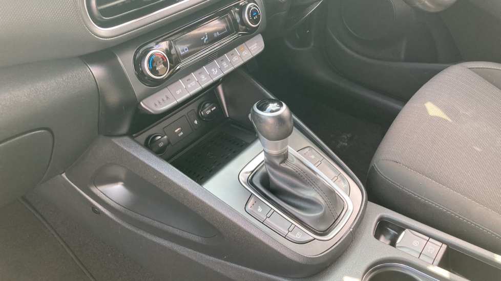 Hyundai KONA 1.6 GDi Hybrid Premium 5dr DCT Hybrid Hatchback - Image 17