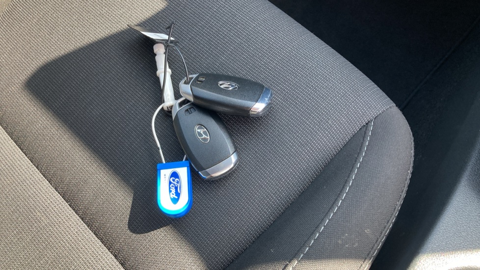 Hyundai KONA 1.6 GDi Hybrid Premium 5dr DCT Hybrid Hatchback - Image 8