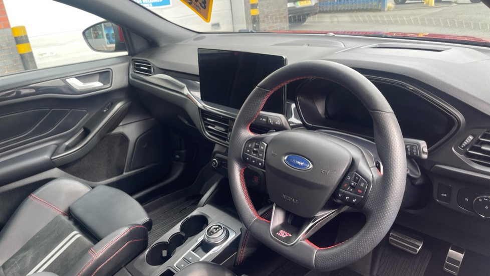 Ford Focus ST 2.3 EcoBoost ST 5dr Auto Petrol Estate - Image 17