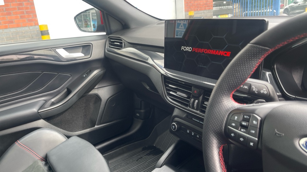 Ford Focus ST 2.3 EcoBoost ST 5dr Auto Petrol Estate - Image 19