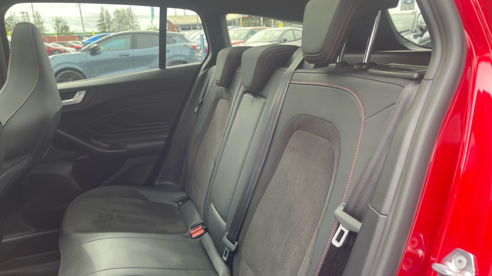 Ford Focus ST 2.3 EcoBoost ST 5dr Auto Petrol Estate - Image 21