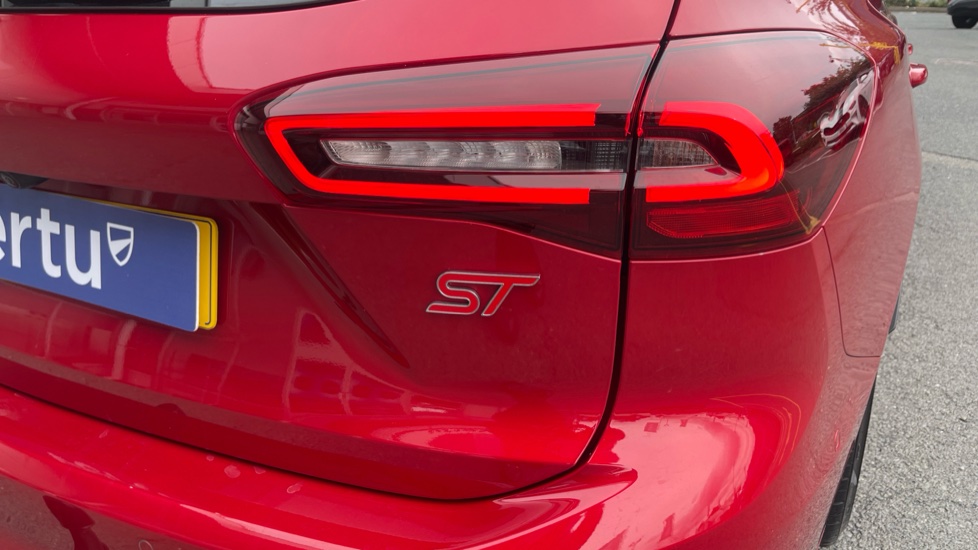 Ford Focus ST 2.3 EcoBoost ST 5dr Auto Petrol Estate - Image 30