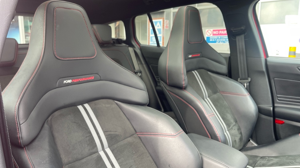 Ford Focus ST 2.3 EcoBoost ST 5dr Auto Petrol Estate - Image 36