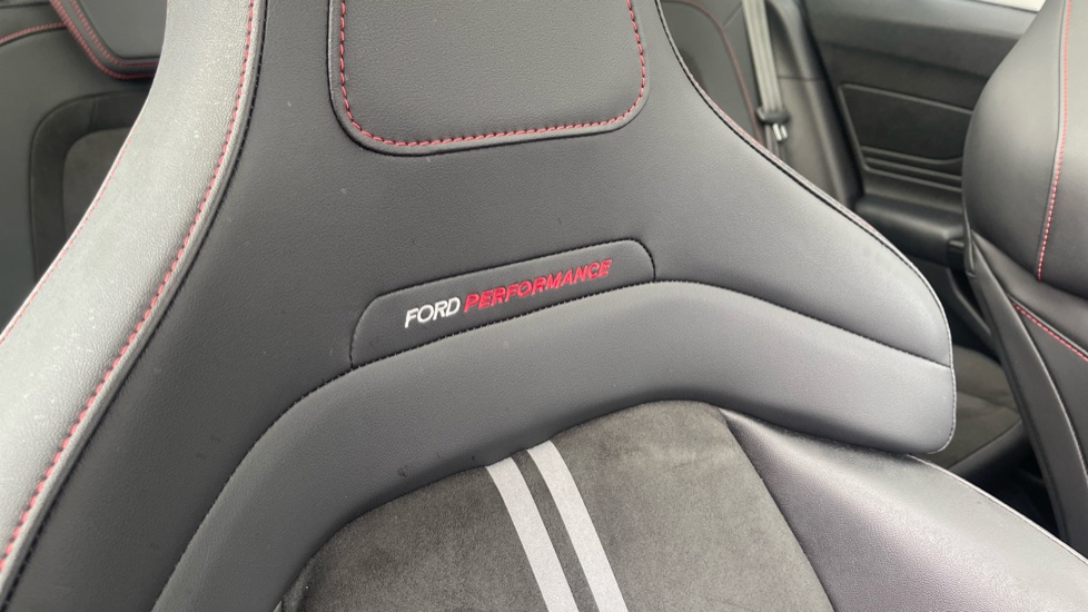 Ford Focus ST 2.3 EcoBoost ST 5dr Auto Petrol Estate - Image 43