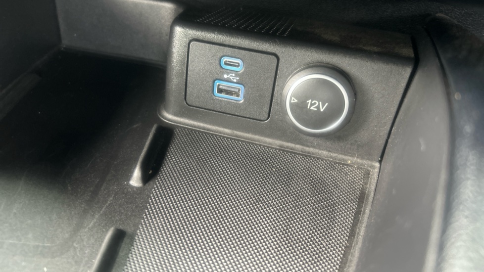 Ford Kuga 2.0 EcoBlue 190 ST-Line X 5dr Auto AWD Diesel Estate - Image 34