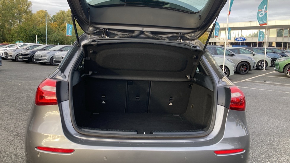 Mercedes-Benz A-Class A180 SE Executive 5dr Petrol Hatchback - Image 4