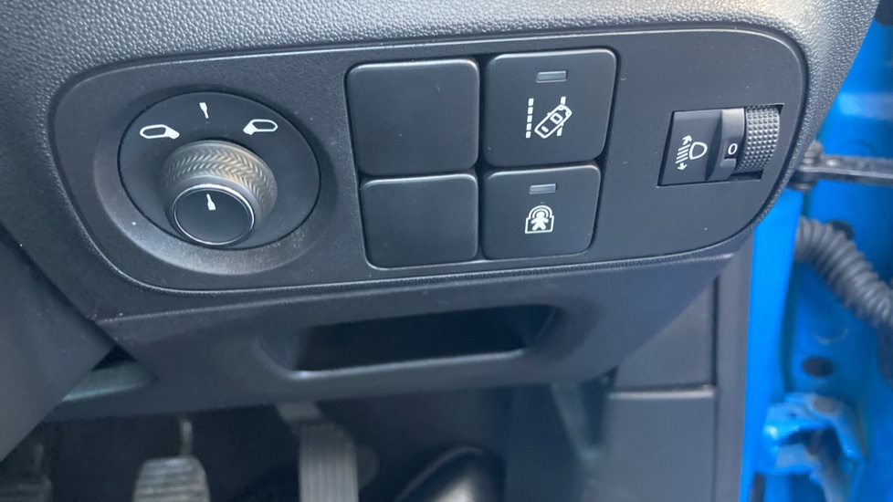 Citroen C3 1.2 PureTech 83 Feel 5dr Petrol Hatchback - Image 27
