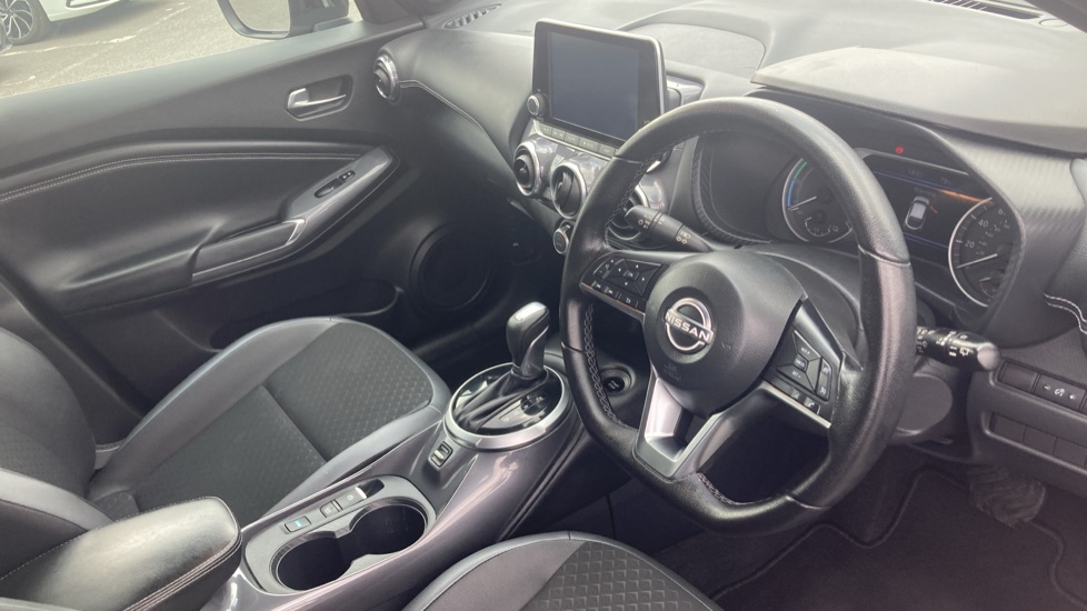 Nissan Juke 1.6 Hybrid N-Connecta 5dr Auto Hybrid Hatchback - Image 11