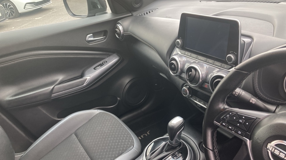 Nissan Juke 1.6 Hybrid N-Connecta 5dr Auto Hybrid Hatchback - Image 14