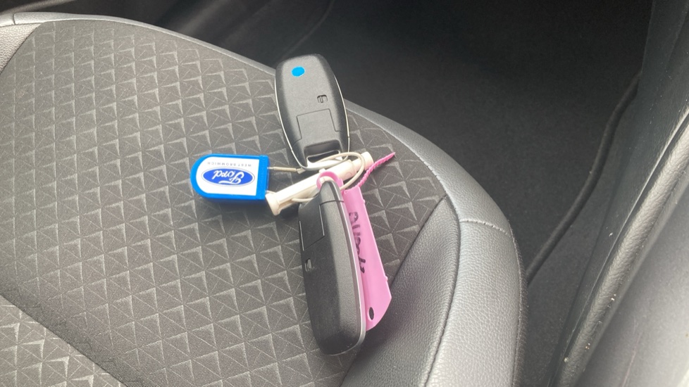 Nissan Juke 1.6 Hybrid N-Connecta 5dr Auto Hybrid Hatchback - Image 20