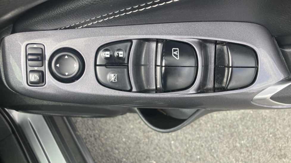 Nissan Juke 1.6 Hybrid N-Connecta 5dr Auto Hybrid Hatchback - Image 29