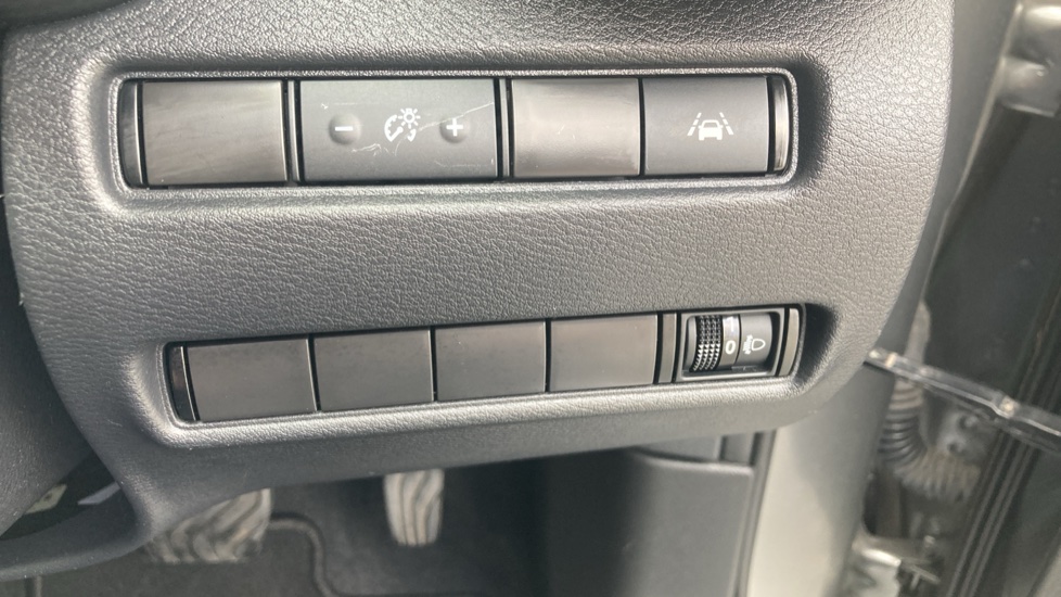 Nissan Juke 1.6 Hybrid N-Connecta 5dr Auto Hybrid Hatchback - Image 30