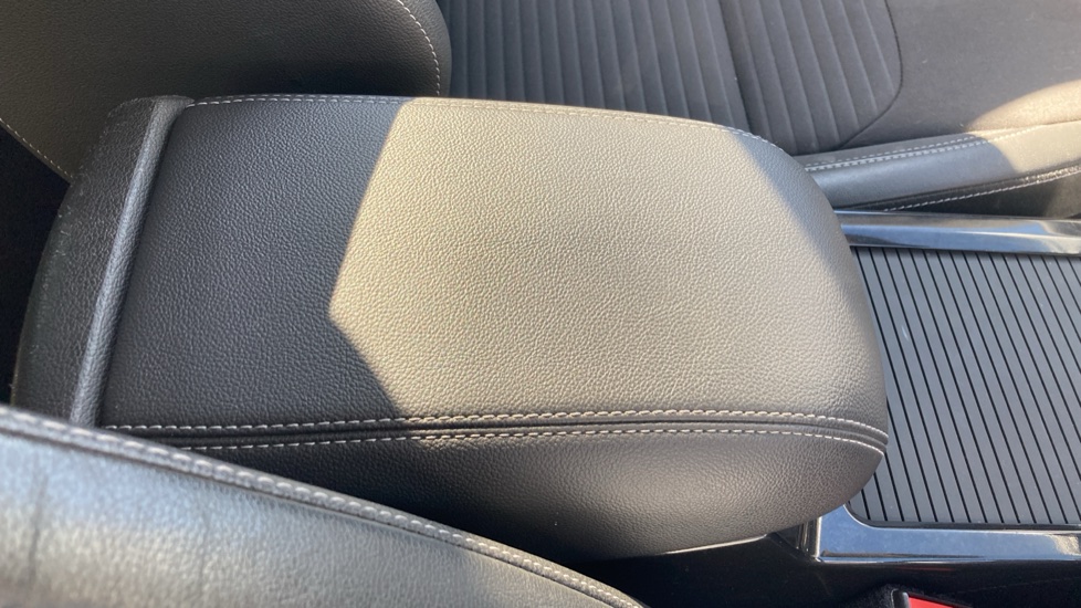 Ford Kuga 1.5 TDCi Titanium Edition 5dr 2WD Diesel Estate - Image 45