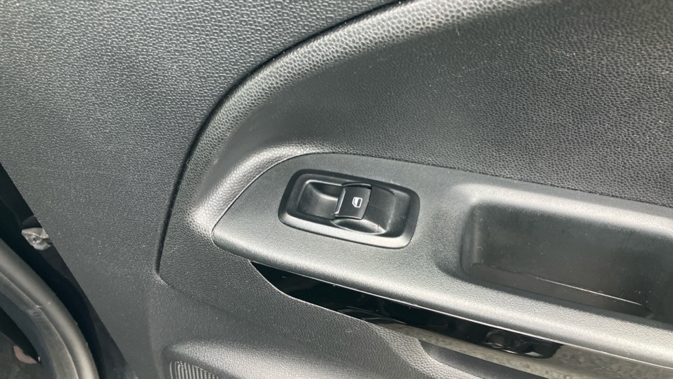 Ford EcoSport 1.0 EcoBoost 125 ST-Line 5dr Petrol Hatchback - Image 30