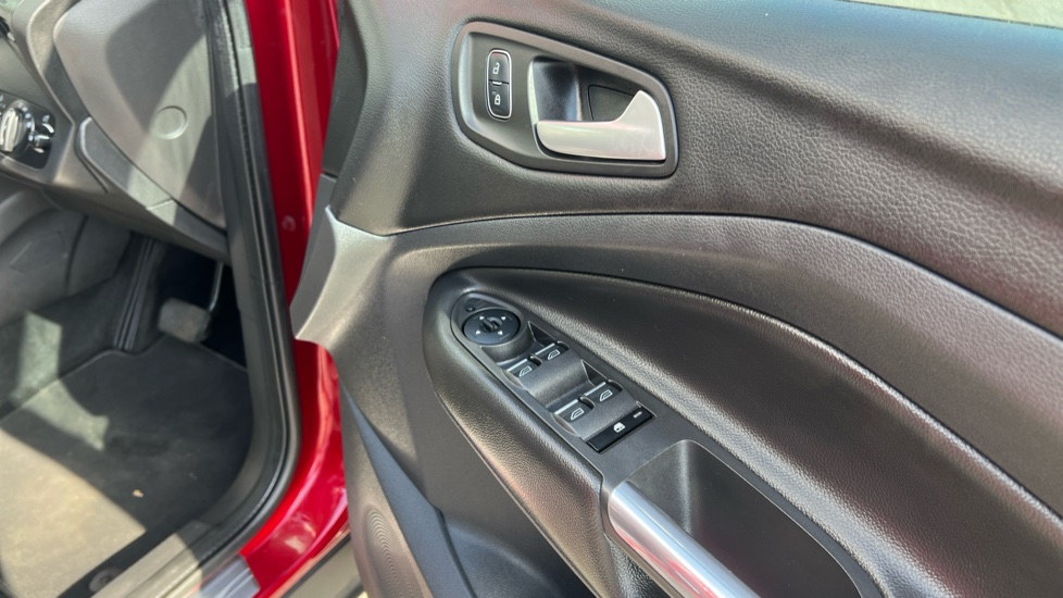 Ford Kuga 1.5 EcoBoost 182 Titanium 5dr Auto Petrol Estate - Image 35