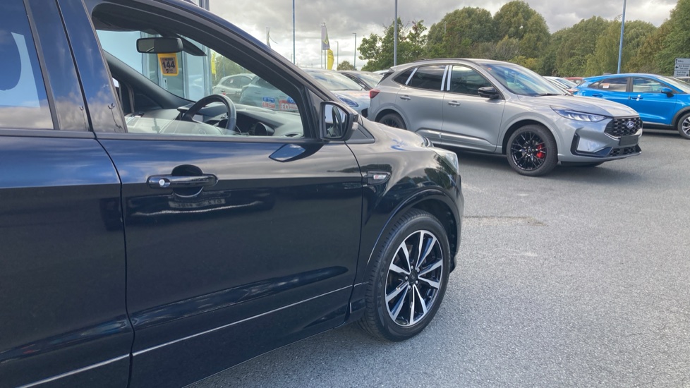 Ford Kuga 2.0 TDCi ST-Line 5dr 2WD Diesel Estate - Image 45