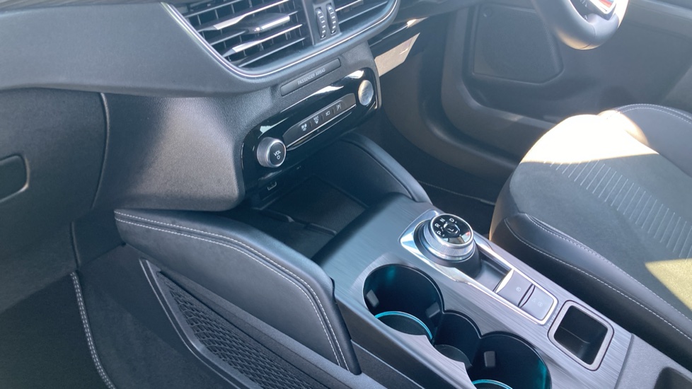 Ford Kuga 2.5 FHEV Active 5dr CVT Hybrid Estate - Image 13