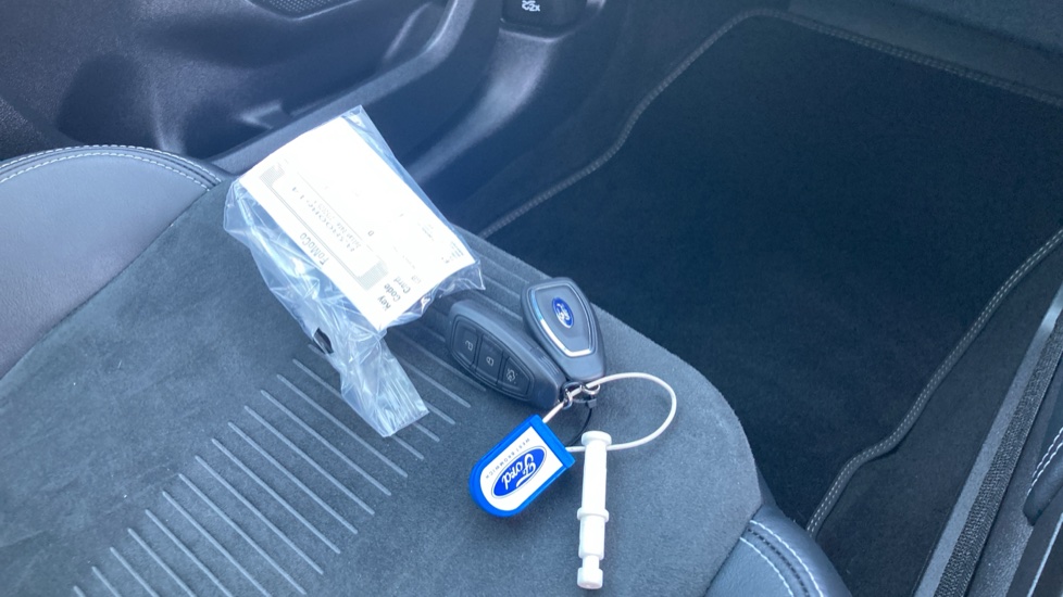 Ford Kuga 2.5 FHEV Active 5dr CVT Hybrid Estate - Image 19