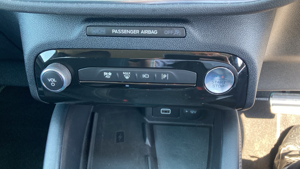 Ford Kuga 2.5 FHEV Active 5dr CVT Hybrid Estate - Image 33