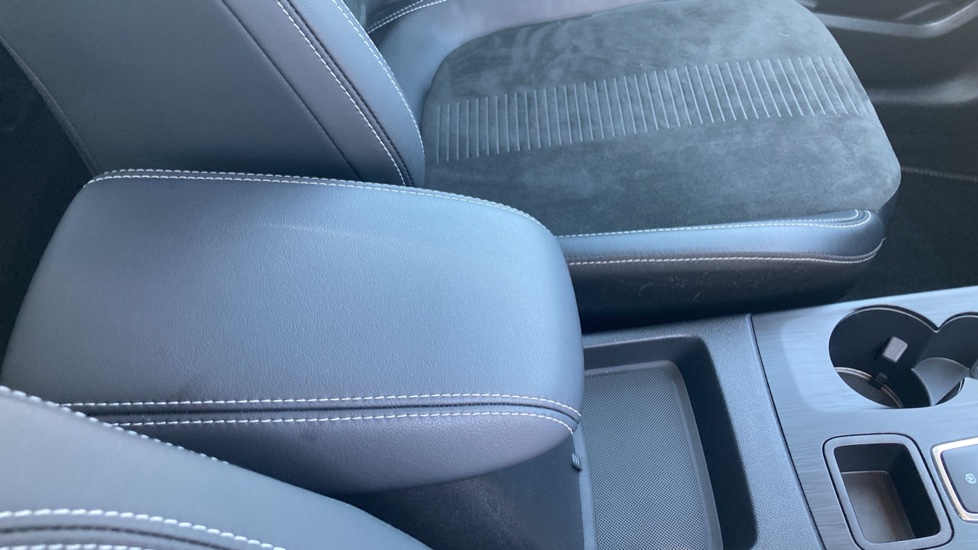 Ford Kuga 2.5 FHEV Active 5dr CVT Hybrid Estate - Image 37