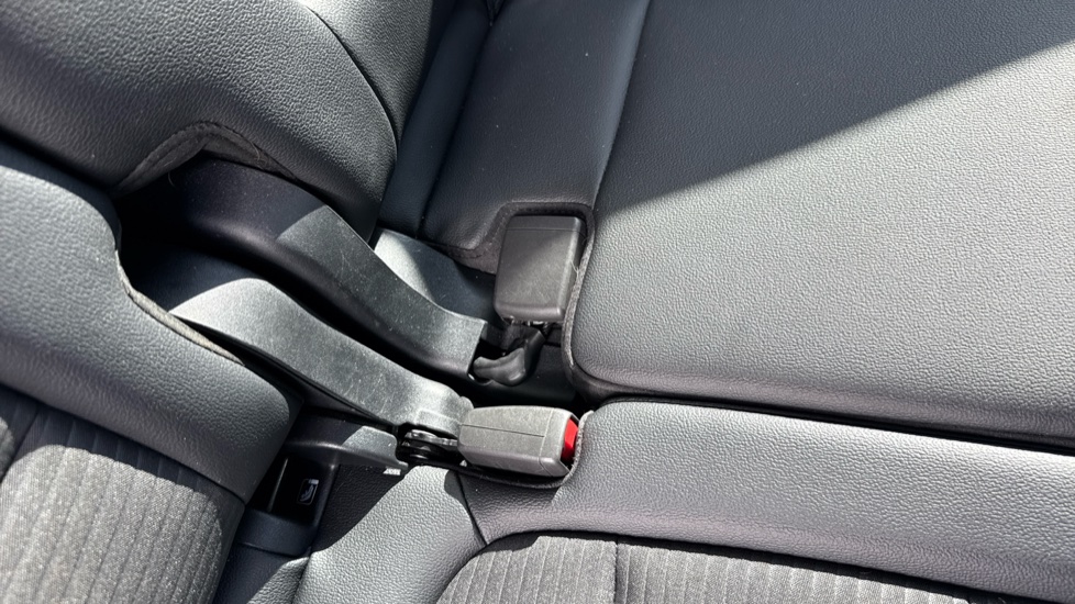Ford Kuga 1.5 EcoBoost 150 Titanium Edition 5dr Petrol Estate - Image 17
