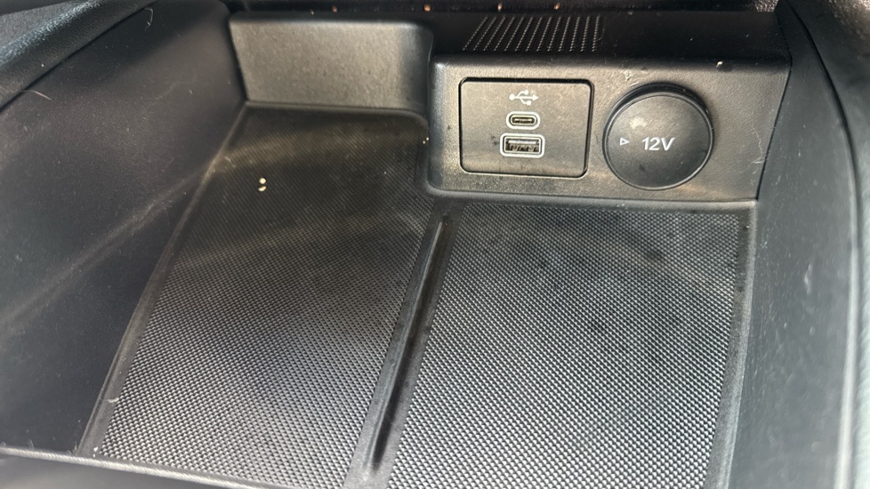 Ford Kuga 1.5 EcoBoost 150 Titanium Edition 5dr Petrol Estate - Image 37