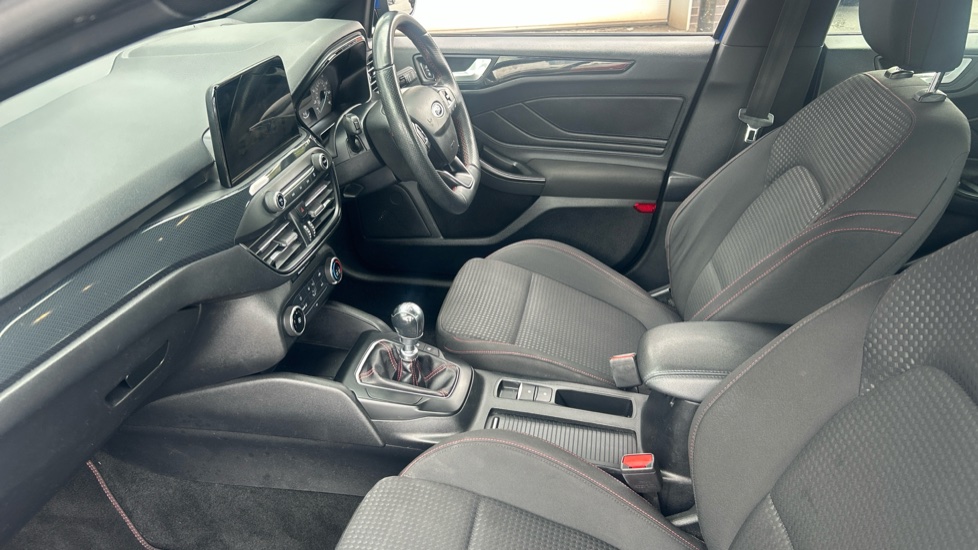 Ford Focus 1.0 EcoBoost 125 ST-Line 5dr Petrol Hatchback - Image 12