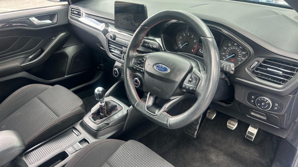 Ford Focus 1.0 EcoBoost 125 ST-Line 5dr Petrol Hatchback - Image 14