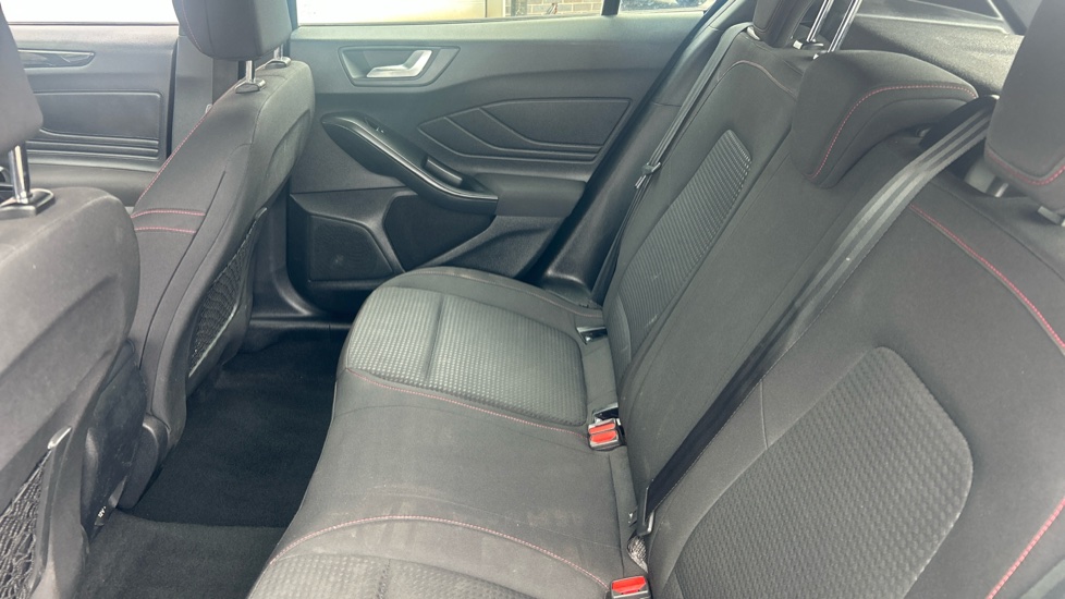 Ford Focus 1.0 EcoBoost 125 ST-Line 5dr Petrol Hatchback - Image 19