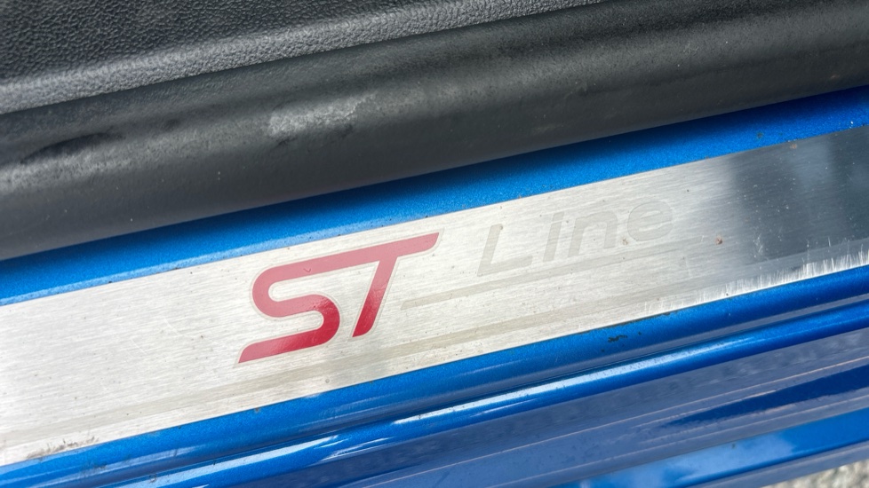 Ford Focus 1.0 EcoBoost 125 ST-Line 5dr Petrol Hatchback - Image 23