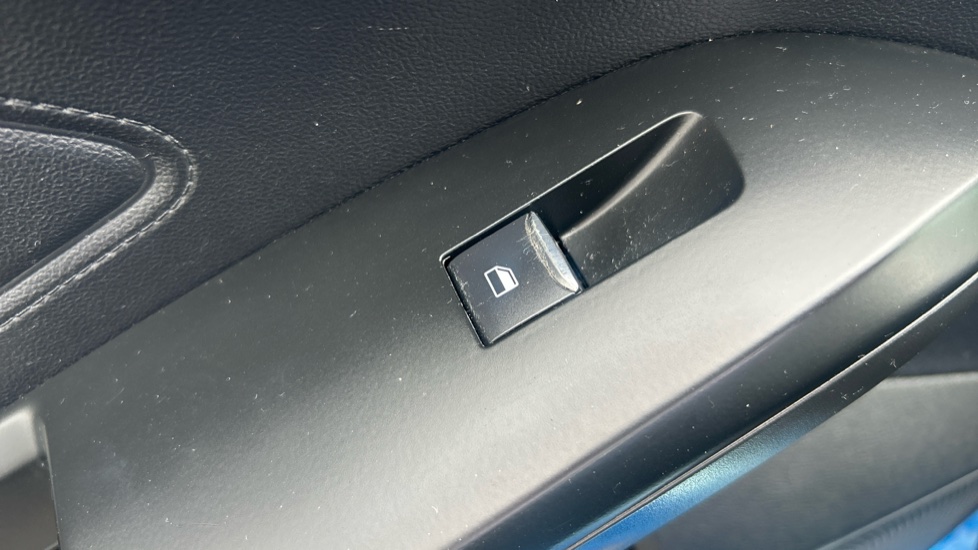 Ford Focus 1.0 EcoBoost 125 ST-Line 5dr Petrol Hatchback - Image 37