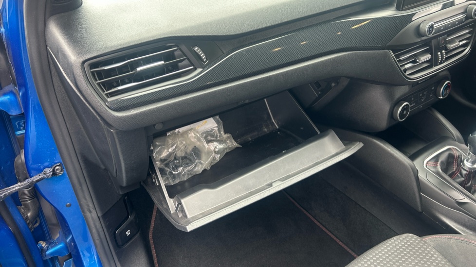 Ford Focus 1.0 EcoBoost 125 ST-Line 5dr Petrol Hatchback - Image 38