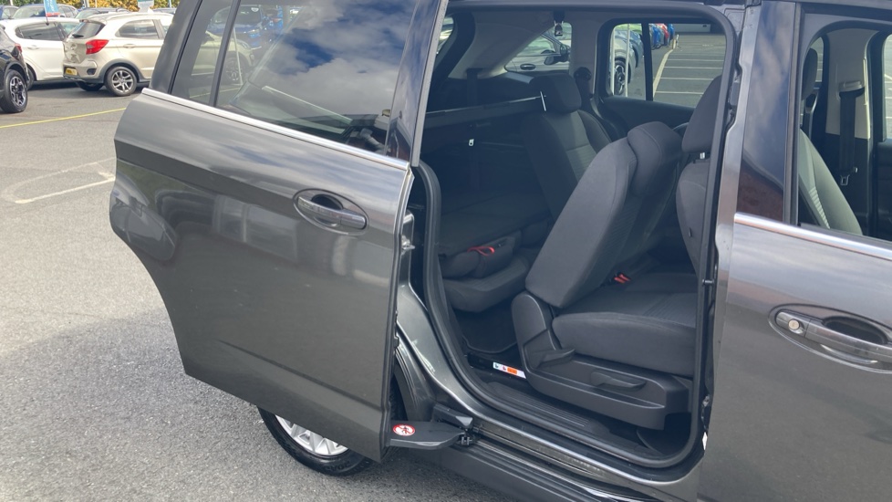 Ford Grand C-MAX 1.5 TDCi Titanium 5dr Diesel Estate - Image 29