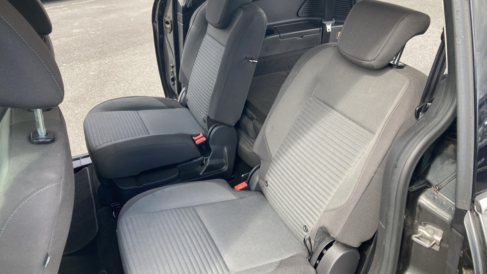 Ford Grand C-MAX 1.5 TDCi Titanium 5dr Diesel Estate - Image 32