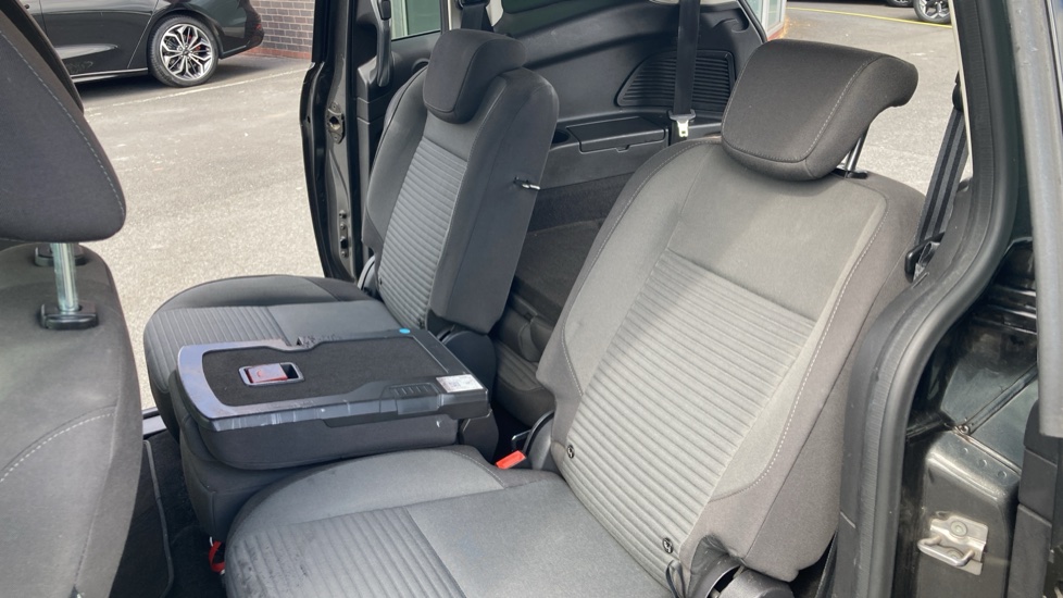 Ford Grand C-MAX 1.5 TDCi Titanium 5dr Diesel Estate - Image 33
