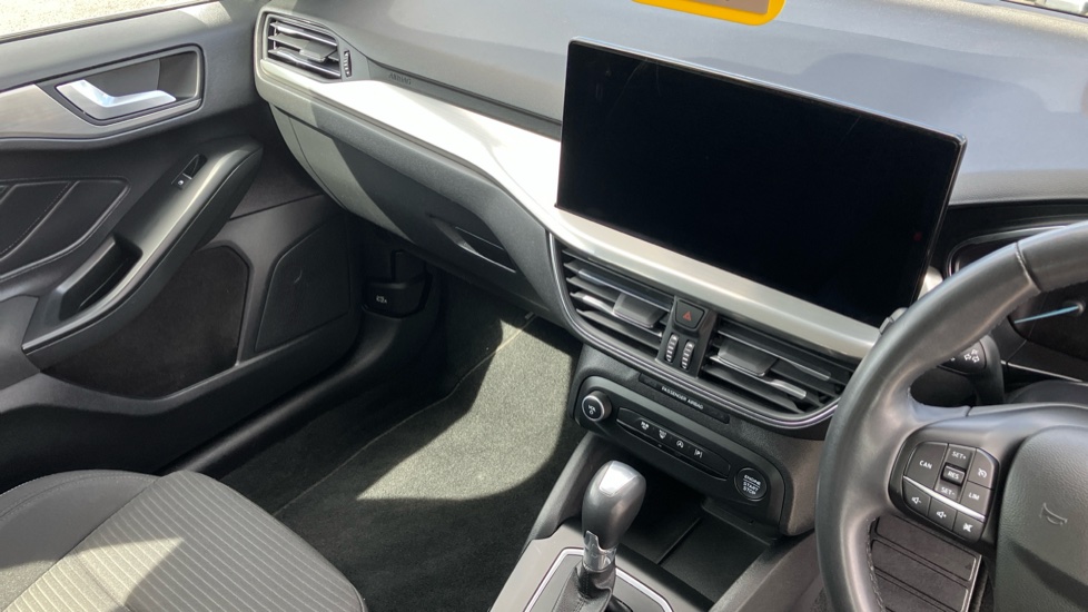Ford Focus 1.0 EcoBoost Hybrid mHEV 155 Titanium 5dr Auto Petrol Estate - Image 17
