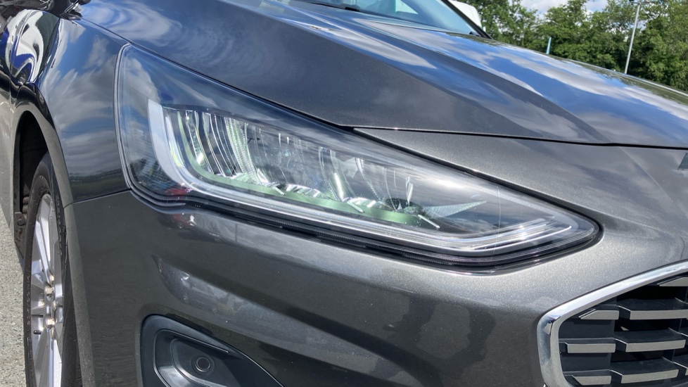 Ford Focus 1.0 EcoBoost Hybrid mHEV 155 Titanium 5dr Auto Petrol Estate - Image 32