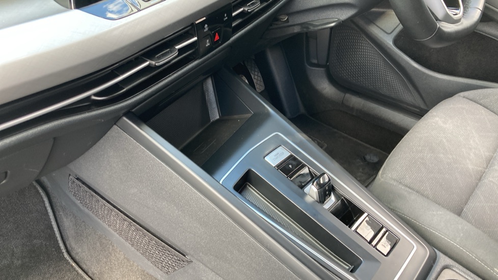 Volkswagen Golf 1.5 eTSI 150 Life 5dr DSG Petrol Hatchback - Image 16