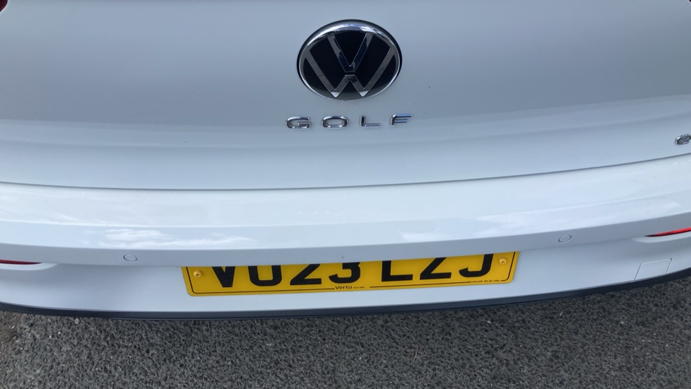 Volkswagen Golf 1.5 eTSI 150 Life 5dr DSG Petrol Hatchback - Image 29
