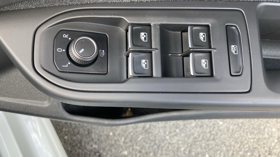 Volkswagen Golf 1.5 eTSI 150 Life 5dr DSG Petrol Hatchback - Image 30