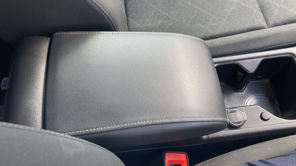 Volkswagen Golf 1.5 eTSI 150 Life 5dr DSG Petrol Hatchback - Image 40