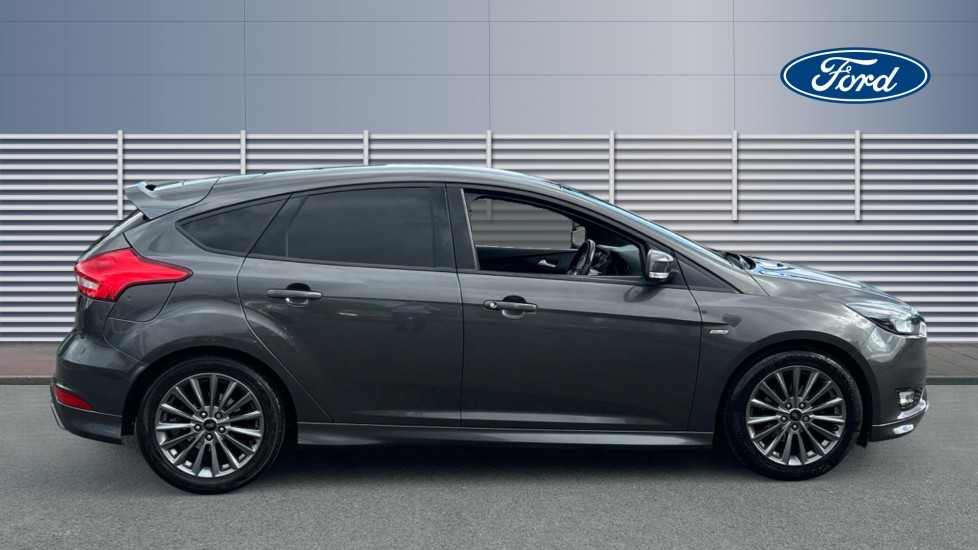 Ford Focus 1.0 EcoBoost 140 ST-Line Navigation 5dr Petrol Hatchback - Image 5